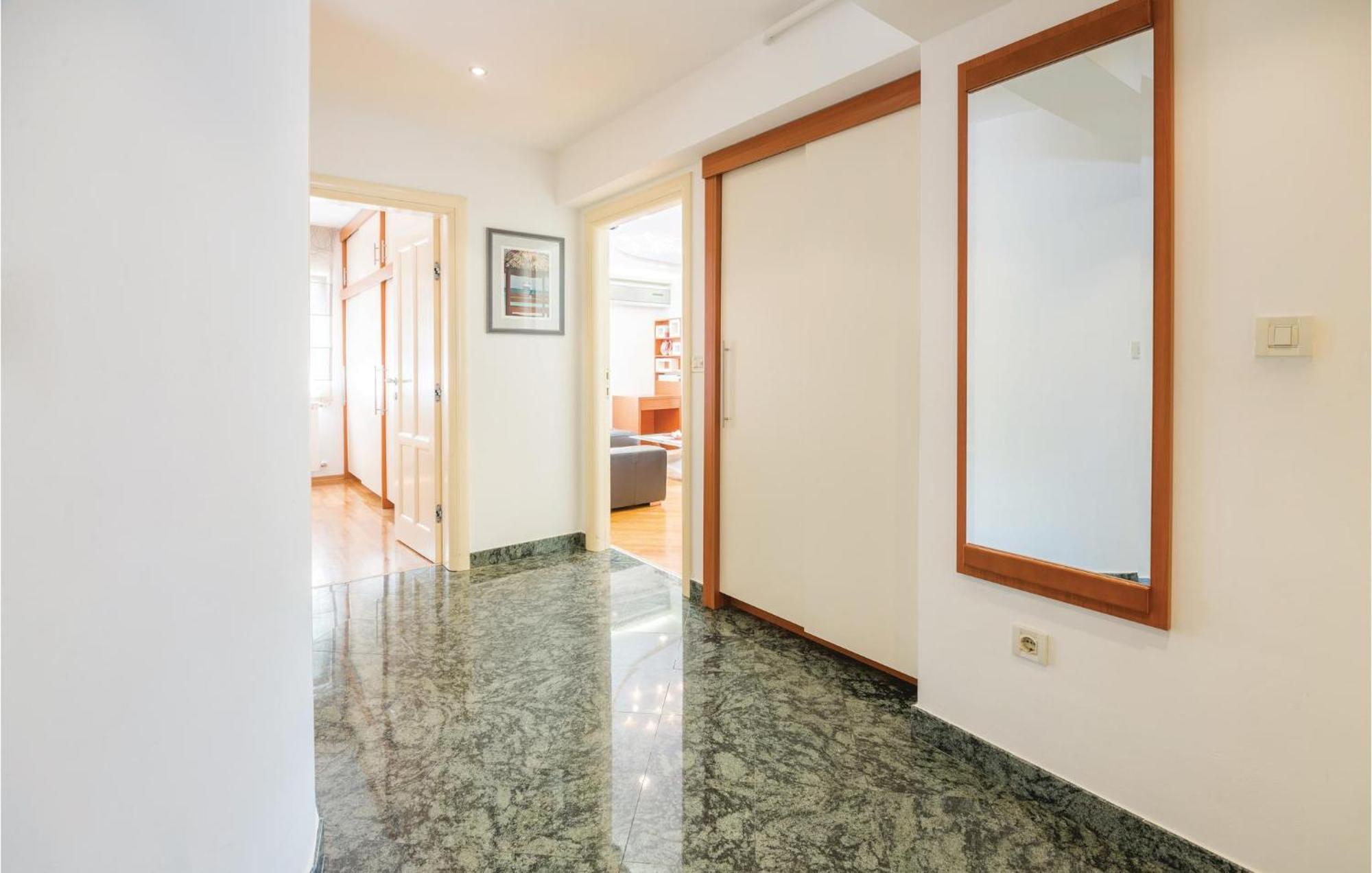 Cozy Apartment In Rijeka With Kitchen Exterior foto